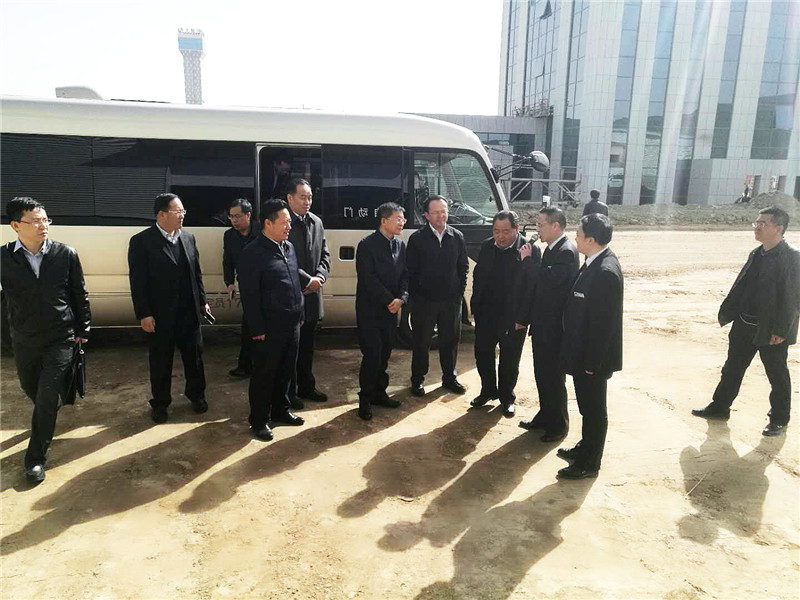 蘭州市委副書記、市長張偉文一行蒞臨新區(qū)“亞太伊士頓電梯”、“亞太澳泊智能車庫”、“亞太新能源汽車”