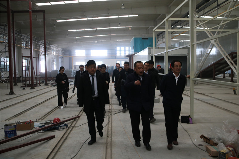 蘭州市委常委、新區(qū)黨工委書記楊建忠參觀考察工貿(mào)集團(tuán)三廠建設(shè)情況