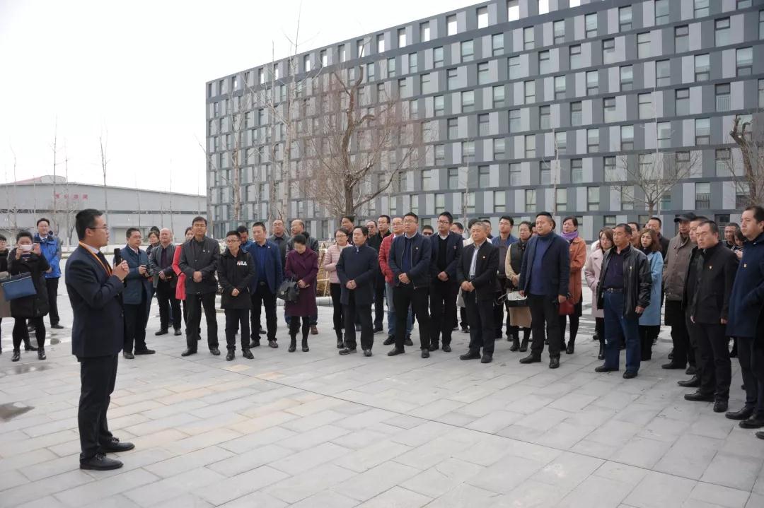 甘肅省第三期黨建強(qiáng)、發(fā)展強(qiáng)非公經(jīng)濟(jì)工作能力提升培訓(xùn)班參觀蘭州新區(qū)“亞太三廠” 項(xiàng)目